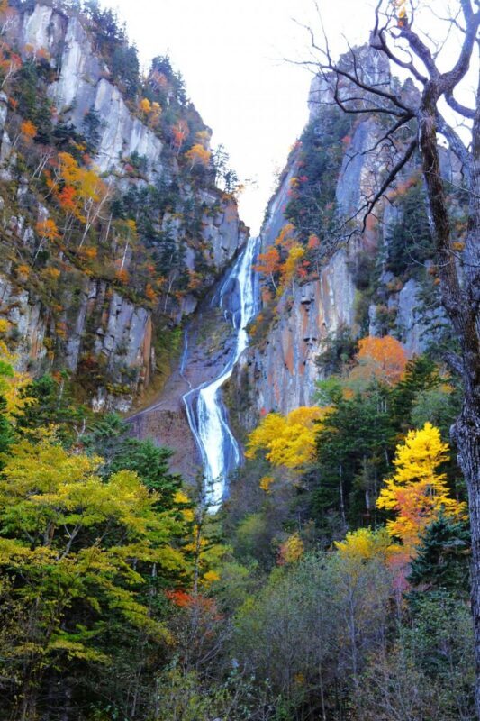 Hokkaido Sounkyo Gorge Autumn Foliage Day Trip: Sounkyo Onsen Town, Ginga & Ryusei Waterfalls, Mt. Kurodake Ropeway, and - Sounkyo Onsen and Obako Gorge: more than a view from above