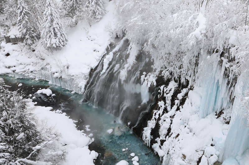 Hokkaido Super Chill 2-Day Light Trip | ROYCE Chocolate Factory, Asahiyama Zoo, Biei Seven Star Tree, Shirahige Falls, Bibai Snowland Fun, Ningle Terrace Illumination | Chinese Tour Guide - An evening in Sounkyo: hot springs and ice