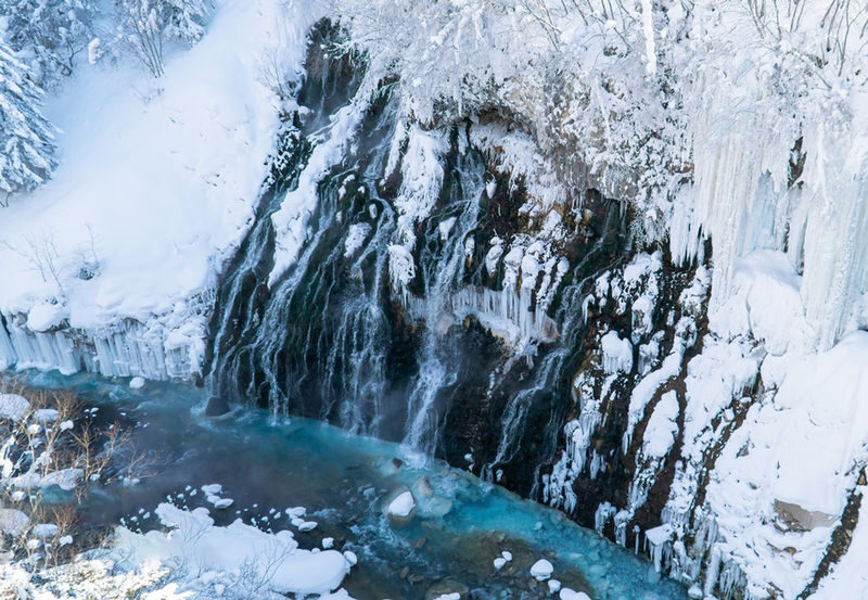 Hokkaido Winter Hot Spots | Asahiyama Zoo, Shirohige Waterfall, Shirogane Blue Pond, Biei Christmas Tree One-Day Tour (Departing from Sapporo) - Shirahige Waterfall in its winter setting