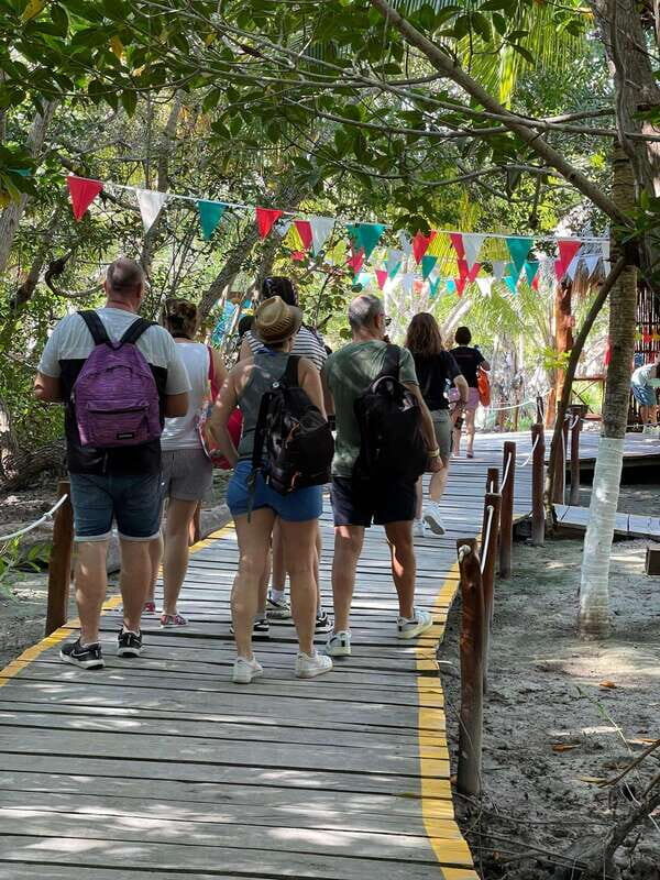 Holbox: Punta Mosquitos, Yalahau, & Pasión Island Boat Tour - FAQ