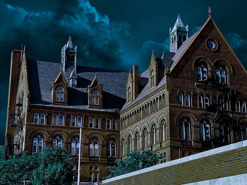 Hollow in the Hills: Buried in Burlington Ghost Tours - A Closer Look at the Burlington Ghost Tour