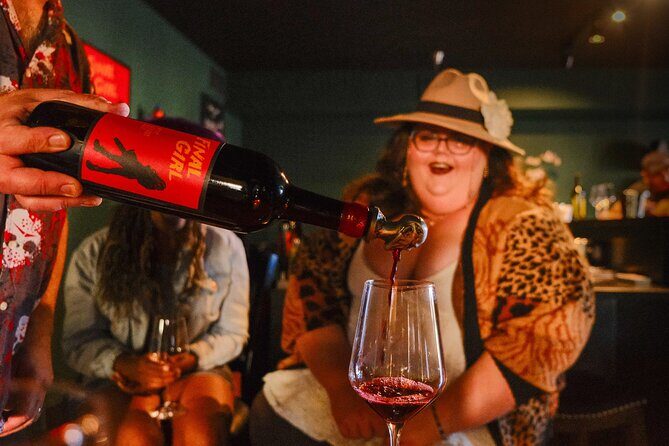 Hollywood Cocktails & True Crime  3 Drinks Included - Key Points