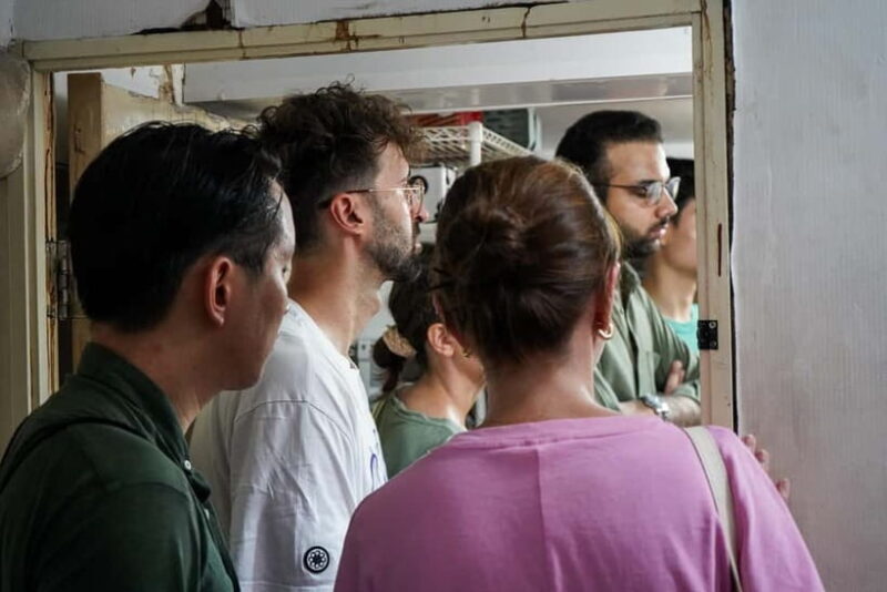 Hong Kong: Dark Side of Hong Kong Caged Homes Walking Tour - What Makes This Tour a Valuable Experience