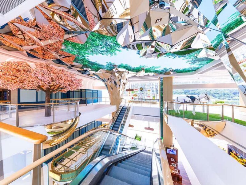 Hong Kong Jockey Club Racecourse Guided Tour with F&B - Key Points