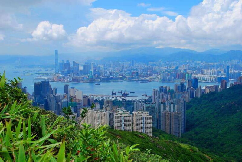 Hong Kong Must-See attractions Walking Tour With A Guide - An In-Depth Look at the Hong Kong Must-See Attractions Walking Tour