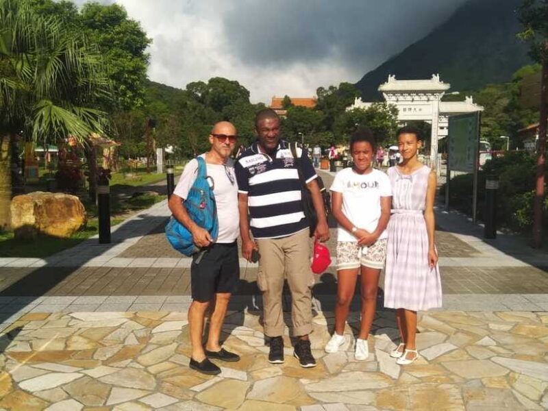 Hong Kong Must-See attractions Walking Tour With A Guide - Who Should Consider This Tour?