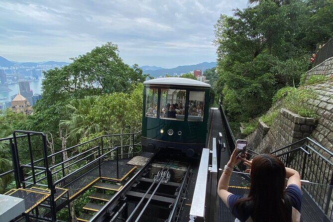Hong Kong Peak Tram with Tour Guide/Skip the line/Fastlane - Hong Kong Peak Tram with Tour Guide/Skip the line/Fastlane: A Clear View of the City in a Hurry