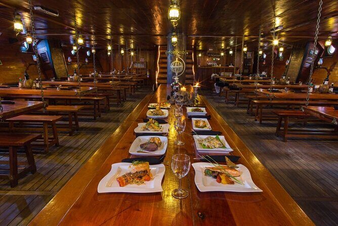 Hook boat in Cancun - Key Points