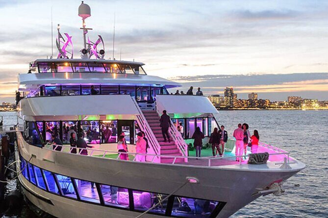 Hornblower Infinity New York New Year's Eve Party - The Experience in Detail: What to Expect on the Hornblower Infinity NYE Cruise