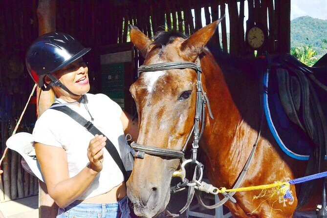 Horse Lesson+Riding+Wat Tonkwen wooden temple.Chiangmai - Practical Details and What to Expect
