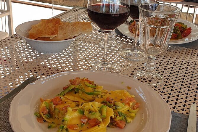 Horseback ride and gourmet cuisine in a historic food shop - Authenticity, Comfort, and Value