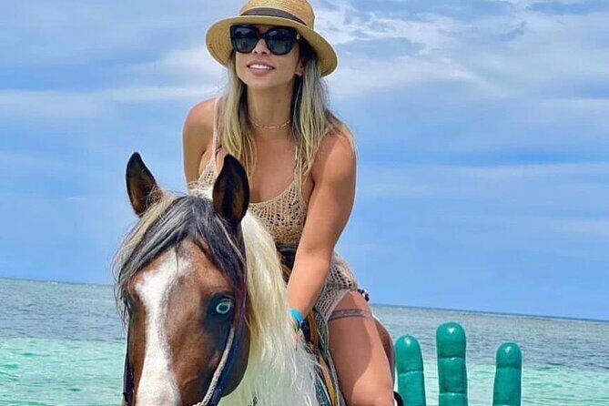 Horseback Riding ,Zipline and Animal Sanctuary in Bay Islands - An In-Depth Look at the Tour Experience
