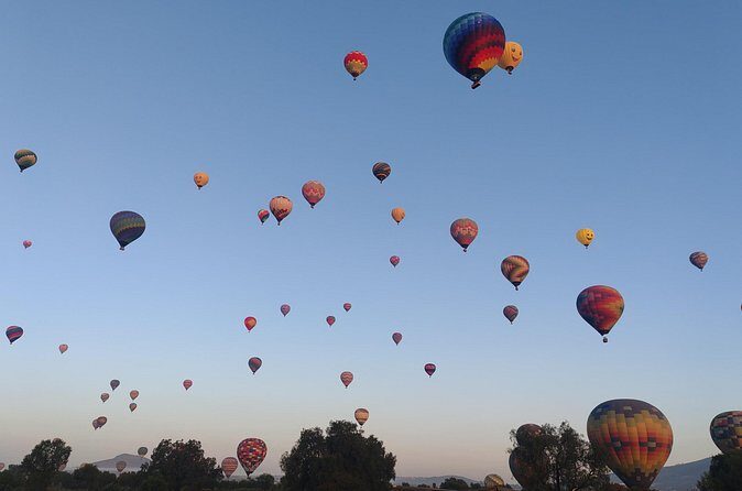 Hot Air Balloon Flight + PickupCDMX + Breakfast Included + Pyramids - Who Should Consider This Tour?