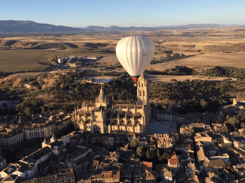 Hot air Balloon over Segovia & Hop-on&Hop-off Touristic Bus - Key Points