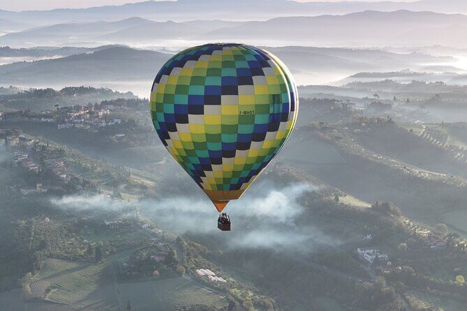 Hot air balloon over the hills of Pienza, Montalcino and Val D'Orcia - Hot air balloon over the hills of Pienza, Montalcino, and Val DOrcia
