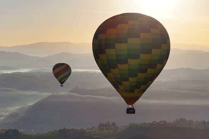 Hot air balloon over the hills of Pienza, Montalcino and Val D'Orcia - Key Points