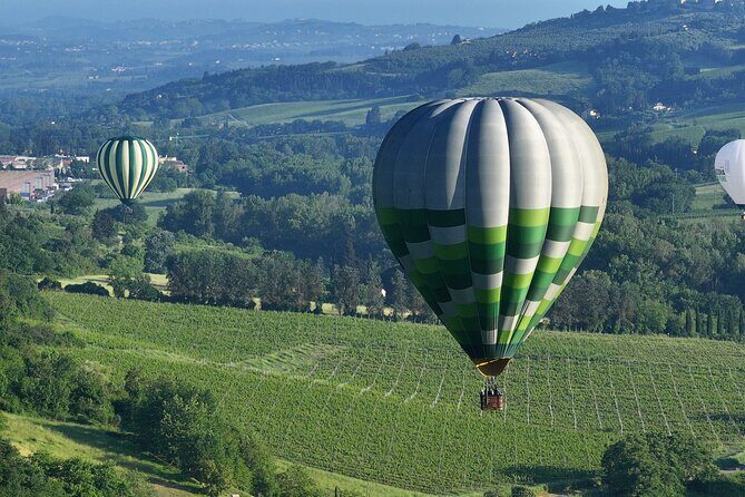 Hot air balloon over the hills of Pienza, Montalcino and Val D'Orcia - Who Will Love This Experience?