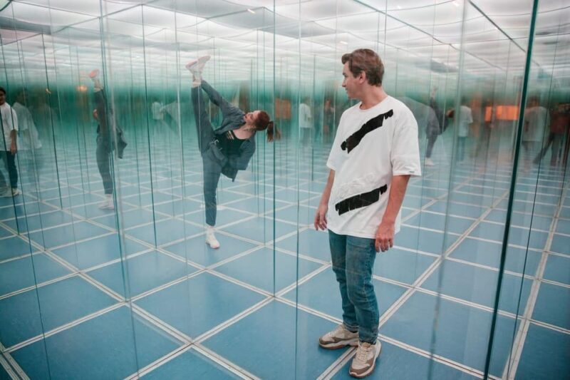 ''House Of Attractions'': Glass Labyrinth Family Ticket 2+1 - Key Points