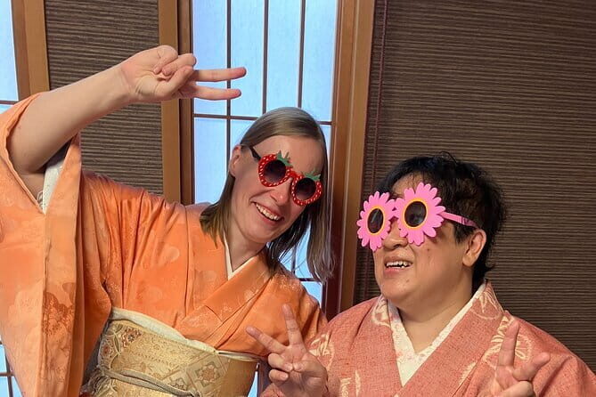 How to wear a Kimono Lesson at West side of Tokyo - How to wear a Kimono Lesson at West side of Tokyo