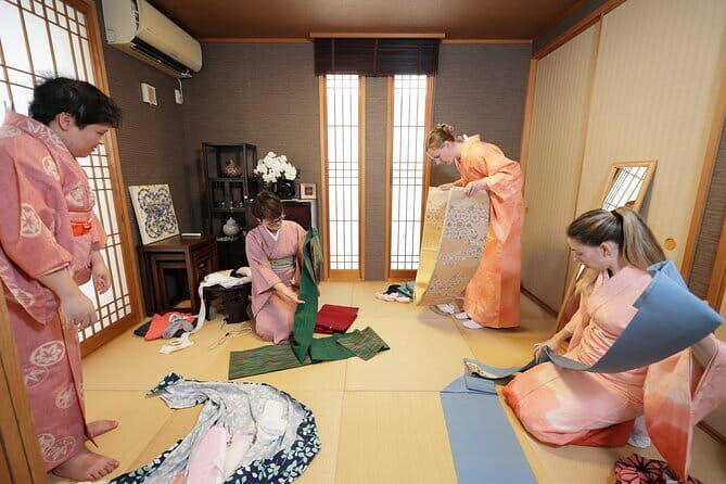 How to wear a Kimono Lesson at West side of Tokyo - Key Points
