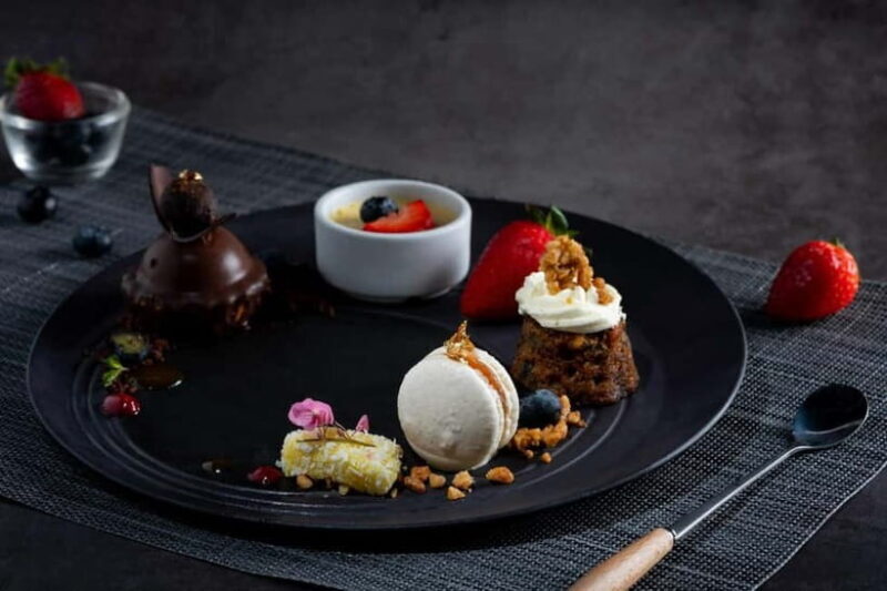 Hua Hin: Vana Nava Sky Bar Rooftop at Holiday Inn - Key Points