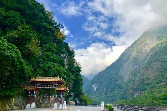 Hualien Taroko Day Tour From Ximending - FAQ