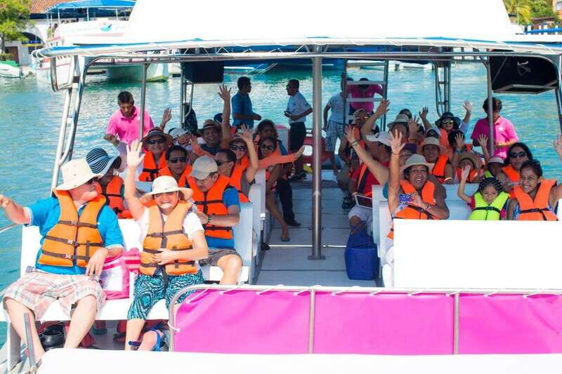 Huatulco: Bays Boat Tour with Snorkeling and Hotel Pickup - Who This Tour Suits Best