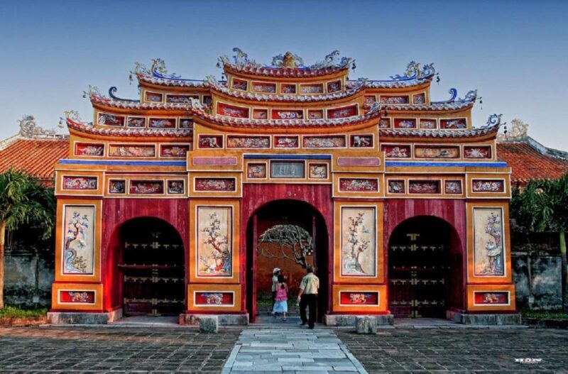 Hue City Tour with Dragon Boat from Hue or Danang or Hoi An - The Spiritual Side: Thien Mu Pagoda