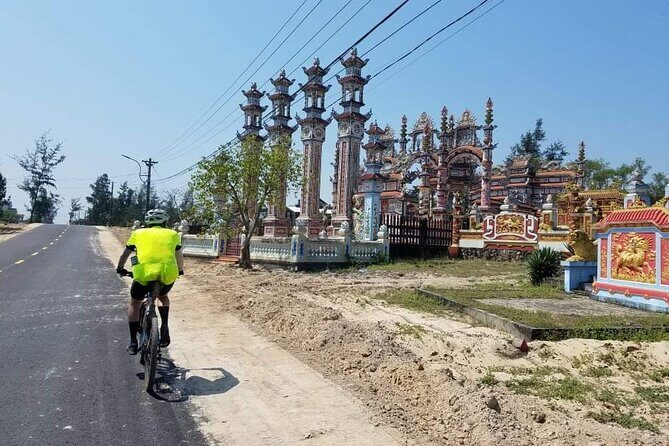 Hue Cycling Tour Thanh Toan Bridge An Bang Village city of Ghost - Key Points