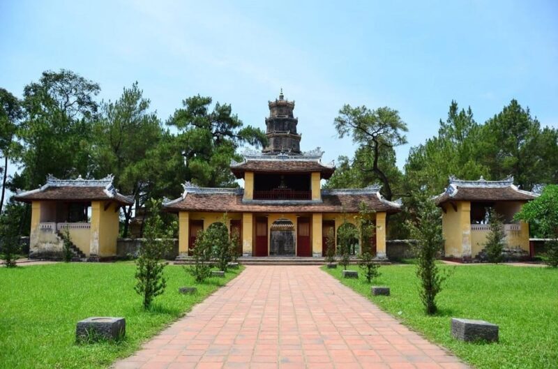 Hue : Royal Tombs- Thien Mu Pagoda- Dragon Boat Private Tour - FAQ