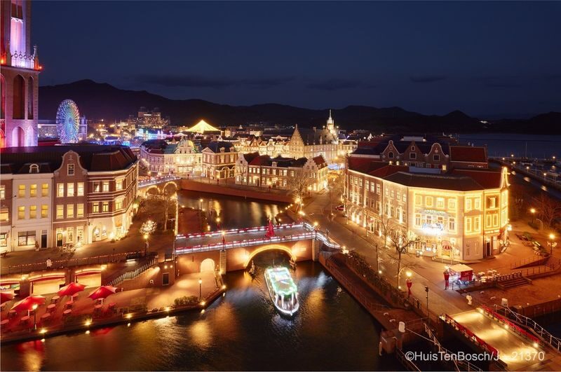 Huis Ten Bosch 1 Day Bus Tour From HAKATA - Evening lights, and the return-bus compromise