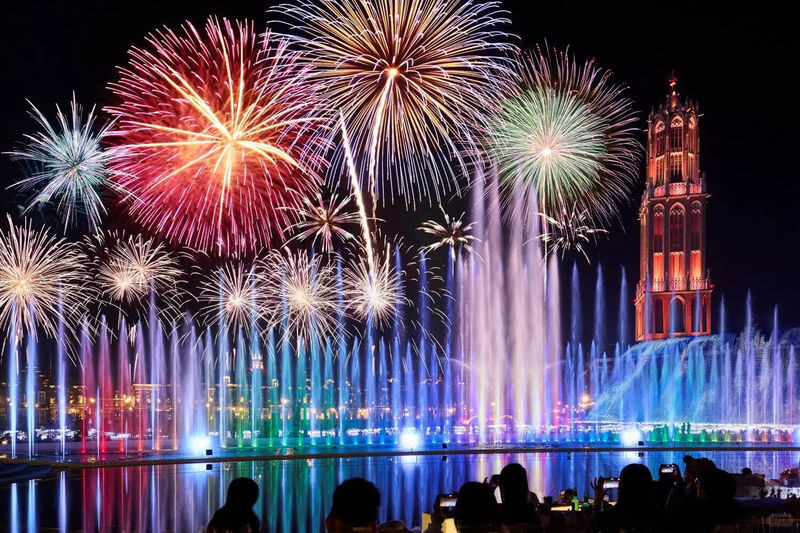 Huis Ten Bosch Fireworks Festival Day Trip from Fukuoka (Ticket Optional) - Fireworks above a Dutch-style town