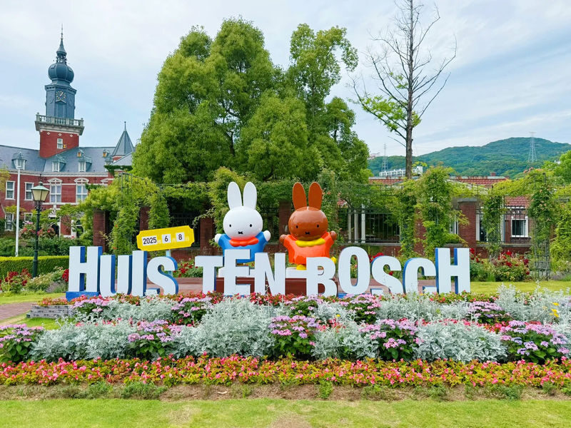 Huis Ten Bosch Fireworks Festival Day Trip from Fukuoka (Ticket Optional) - The fireworks are the reason to stay late