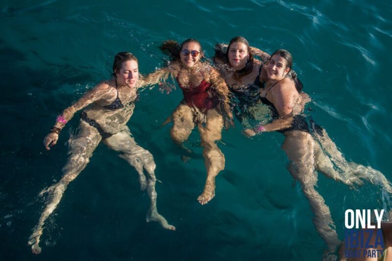 Ibiza floating club - Best Dj sesión at sea - A Closer Look at the Ibiza Floating Club Experience