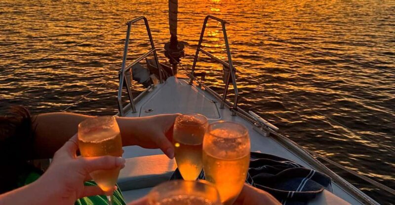 Ibiza: Sunset boat trip with appetizers, only up to 6 guests - FAQ