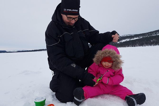 Ice fishing by car with hot beverages at Pyhä-Luosto - Discovering the Charm of Ice Fishing in Pyhä-Luosto