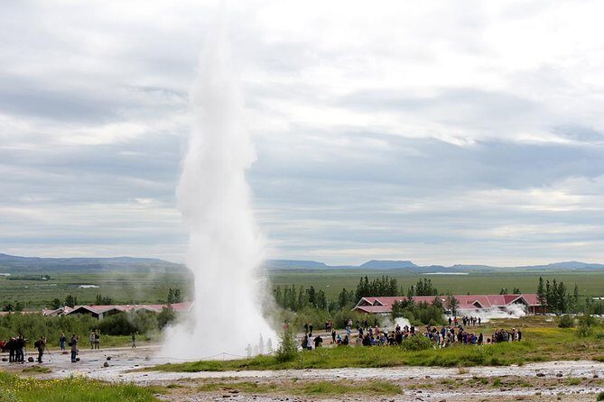 Iceland Complete: Around Iceland in 10 Days - An In-Depth Look at the 10-Day Iceland Complete Tour