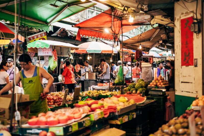 Iconic Food Tour: Local Street Food, Drinks & Sites - Key Points
