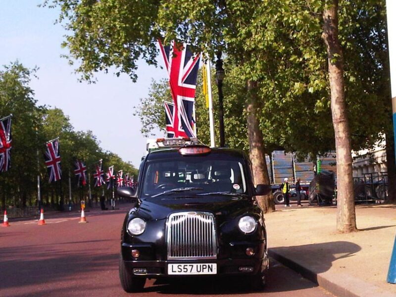 Iconic London: Bard, Beatles, Bond & Baker Street - Discover Londons Icons in a Private 4-Hour Tour
