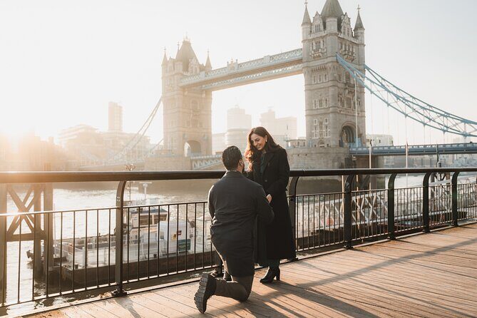 Iconic London Portraits Tour with Expert Local Photographer - Exploring the Details of the Iconic London Portraits Tour
