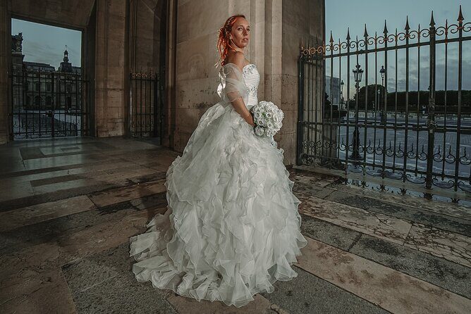 Iconic Portraits in an Exclusive Photoshoot at the Eiffel Tower - Who Should Consider This Experience?