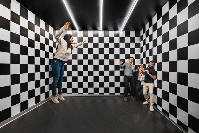 Illuseum Berlin admission ticket - Exploring the Illuseum Berlin: A Playful Optical Illusion Adventure