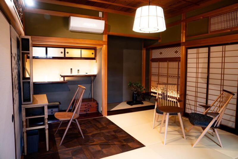 Immersive facial treatment in a Japanese space - Key Points