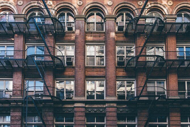 Immersive Murder Mystery in Manhattan - Scavenger Hunt Experience - Exploring the Details of the Immersive Murder Mystery Hunt