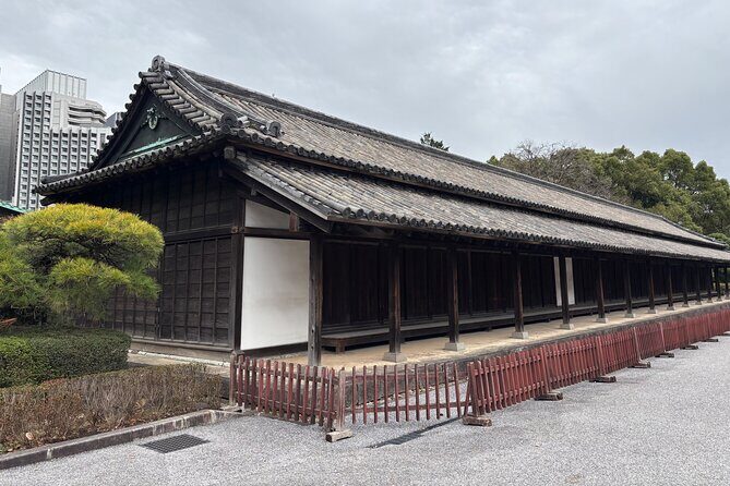 Imperial Palace and East Gardens Private Walking Tour in Tokyo - Authentic Insights and Authenticity