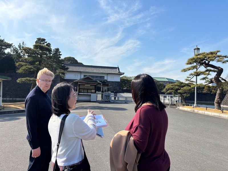 Imperial Palace East Garden and Heritage of Edo Castle Private Tour - Taking time in the East Gardens