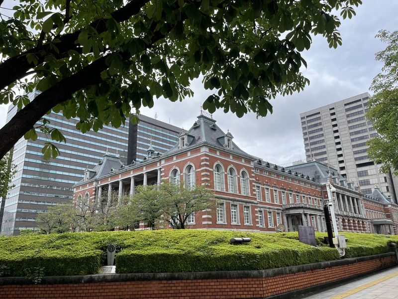 Imperial Palace East Garden and Heritage of Edo Castle Private Tour - Nihonbashi and the route’s loose ends
