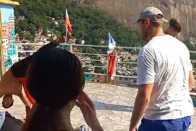 In Favela All Day Long - Key Points