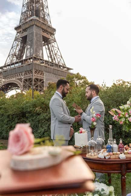 Inclusive and private photoshoot in the heart of Paris - A detailed look at what this experience offers
