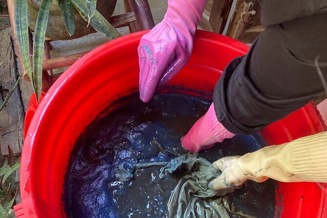 Indigo dyeing workshop - A detailed look at what to expect from this indigo dyeing workshop